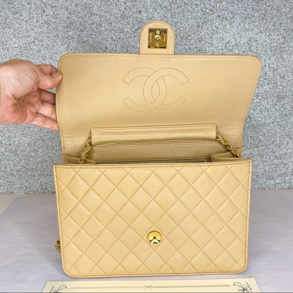 šSOLD Classic Flap Bag Beige with gold hardware - Picture 6 of 8